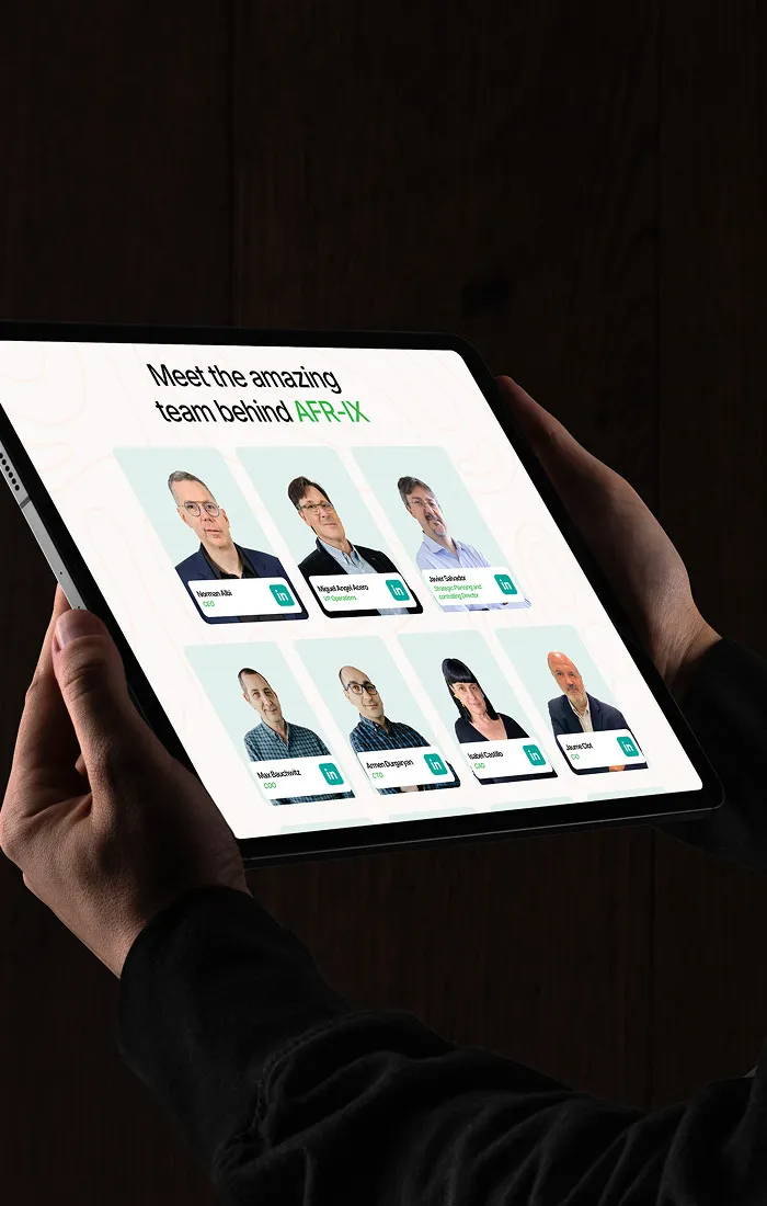 Diseño responsive en tablet de la sección "Team" (About Us) con grid de fotografías para web corporativa de telecomunicaciones.