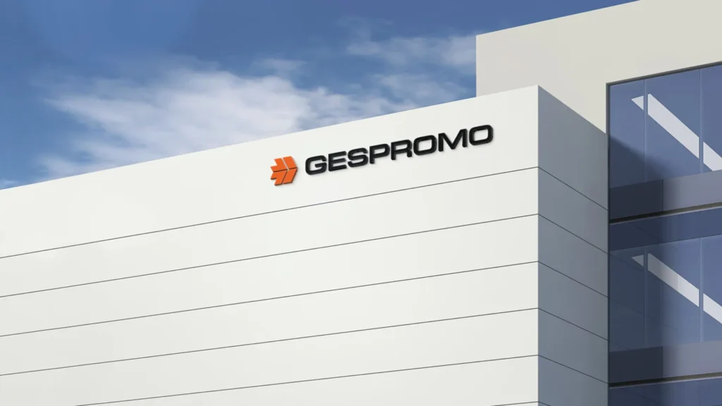 Render 3D fotorrealista del logotipo de Gespromo instalado en la fachada de un edificio corporativo moderno de color blanco.